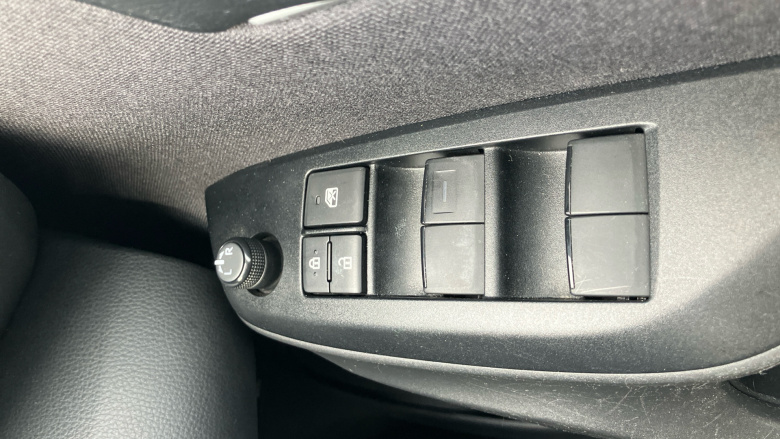 Toyota Yaris 1.5 Hybrid Design 5dr CVT Hybrid Hatchback